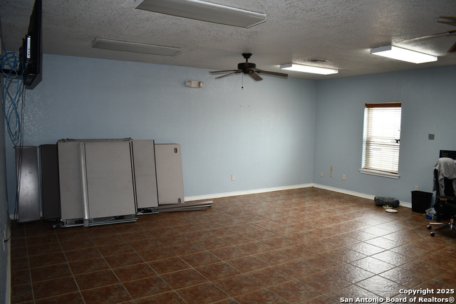 Image 32 of 50 For 13688 I-35 S