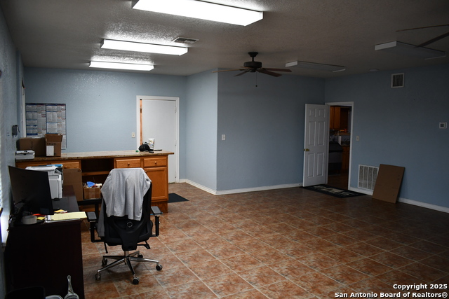 Image 34 of 50 For 13688 I-35 S