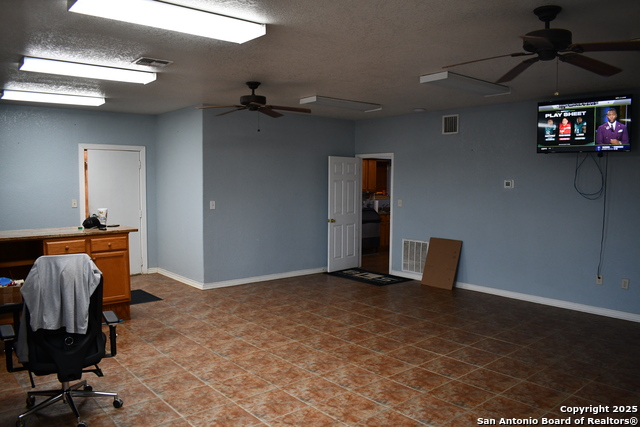 Image 36 of 50 For 13688 I-35 S