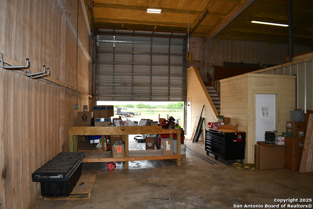 Image 37 of 50 For 13688 I-35 S