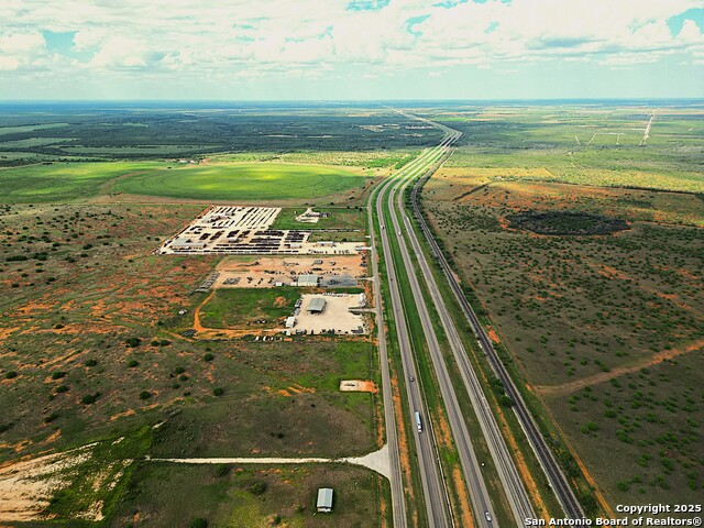 Image 4 of 50 For 13688 I-35 S