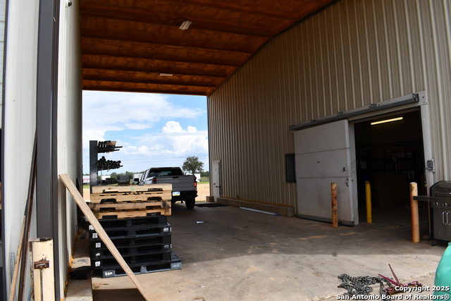 Image 46 of 50 For 13688 I-35 S