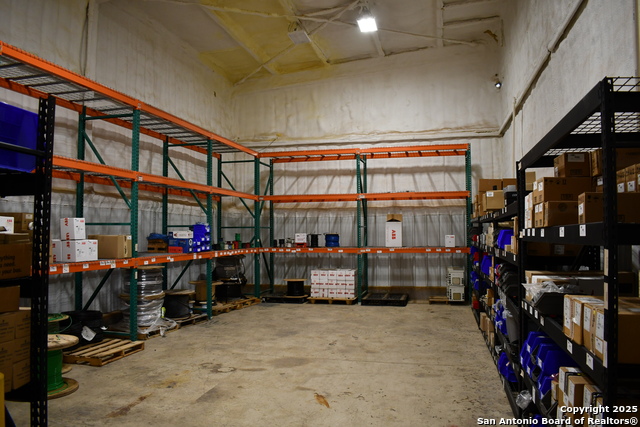 Image 47 of 50 For 13688 I-35 S