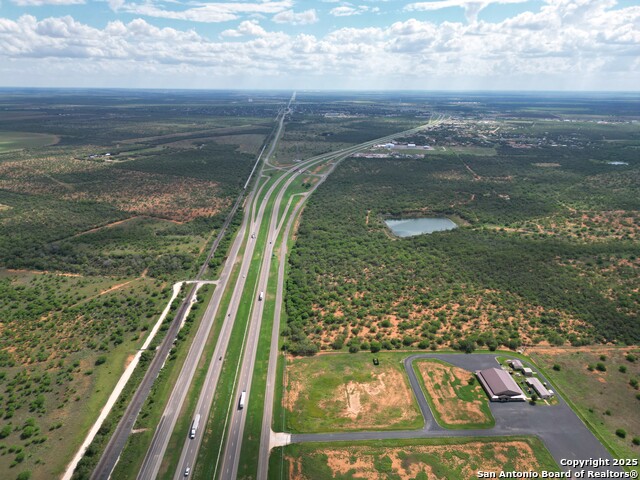 Image 5 of 50 For 13688 I-35 S