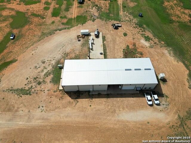 Image 6 of 50 For 13688 I-35 S