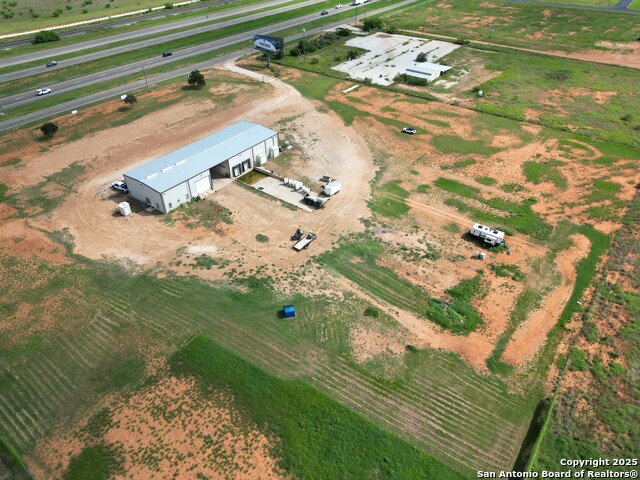 Image 7 of 50 For 13688 I-35 S