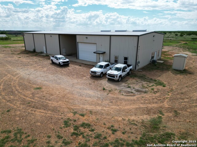 Image 9 of 50 For 13688 I-35 S