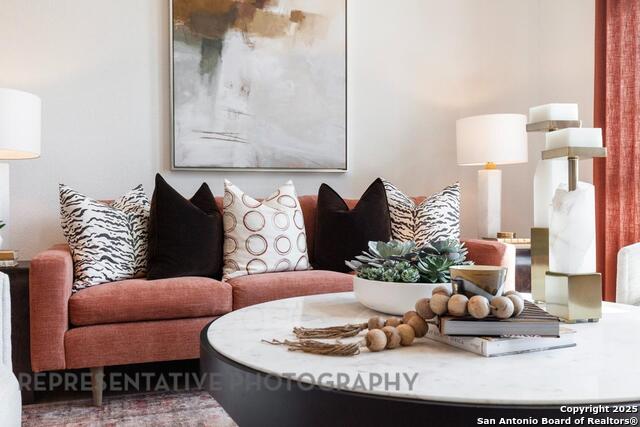 Listing photo id 12 for 8109 Chalk Trace