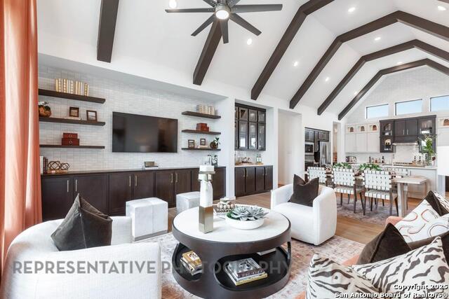 Listing photo id 13 for 8109 Chalk Trace