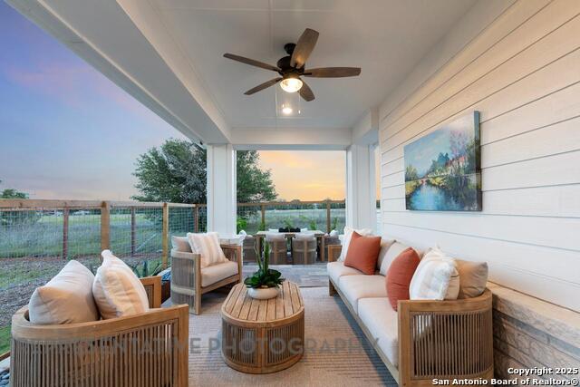 Listing photo id 36 for 8109 Chalk Trace