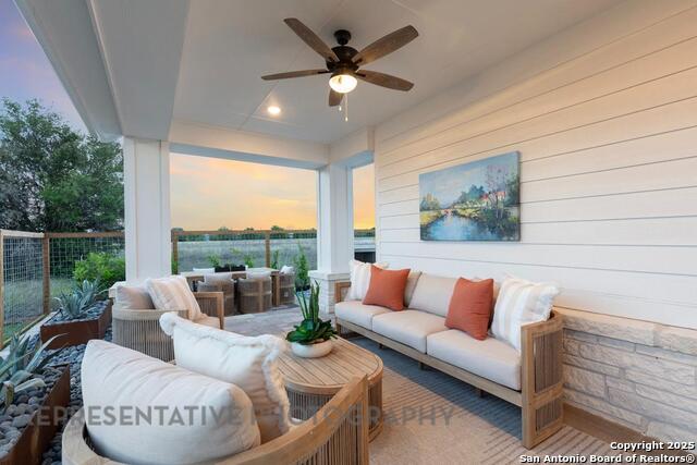 Listing photo id 38 for 8109 Chalk Trace