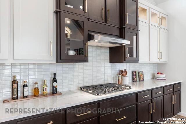 Listing photo id 3 for 8109 Chalk Trace