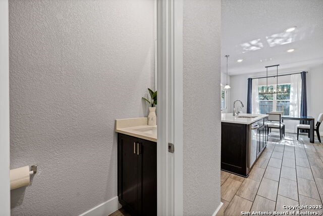 Image 19 of 44 For 16011 Babcock #9