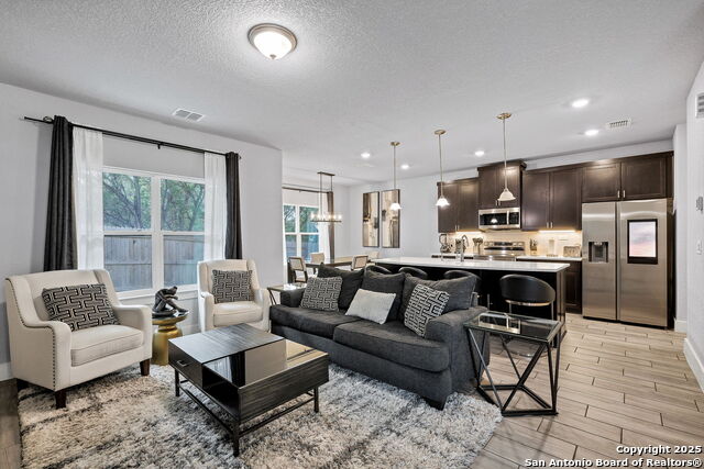 Image 2 of 44 For 16011 Babcock #9