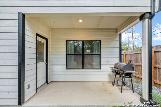 Image 41 of 44 For 16011 Babcock #9