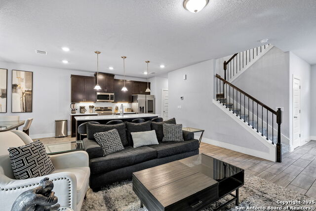 Image 5 of 44 For 16011 Babcock #9