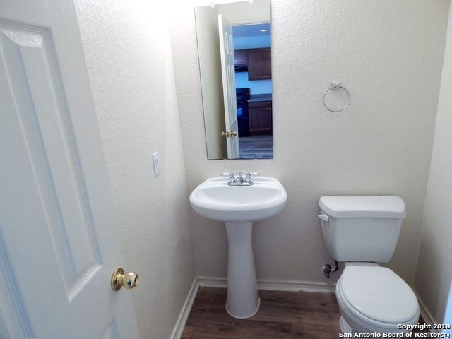Listing photo id 8 for 407 Orchard Willow