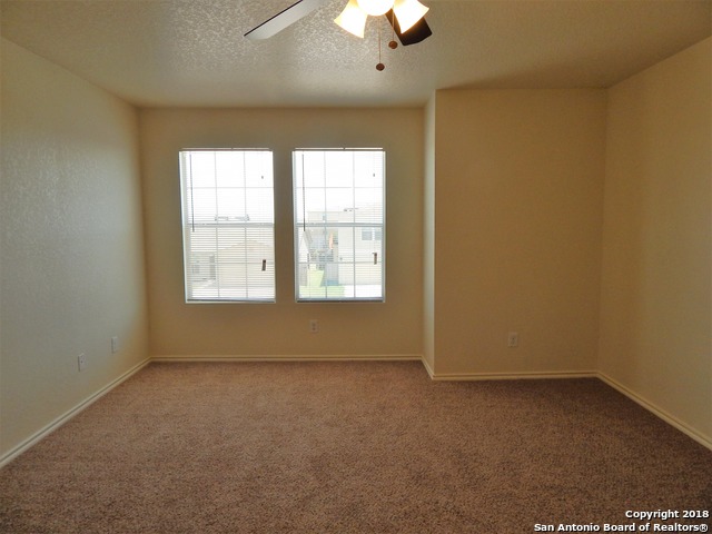 Listing photo id 9 for 407 Orchard Willow