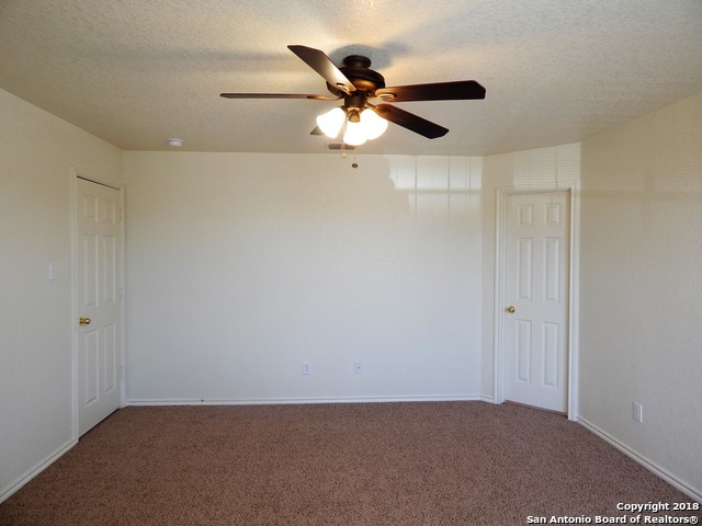 Listing photo id 10 for 407 Orchard Willow