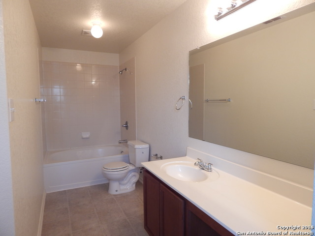 Listing photo id 11 for 407 Orchard Willow