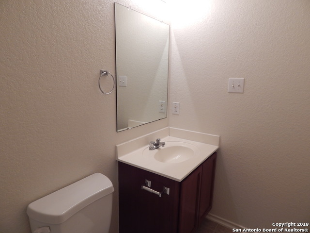 Listing photo id 13 for 407 Orchard Willow