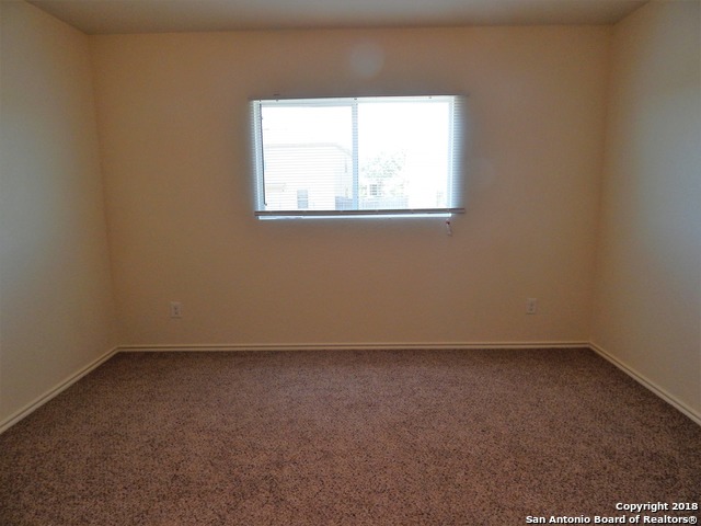 Listing photo id 14 for 407 Orchard Willow