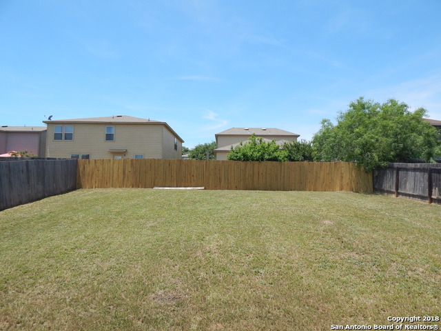 Listing photo id 16 for 407 Orchard Willow