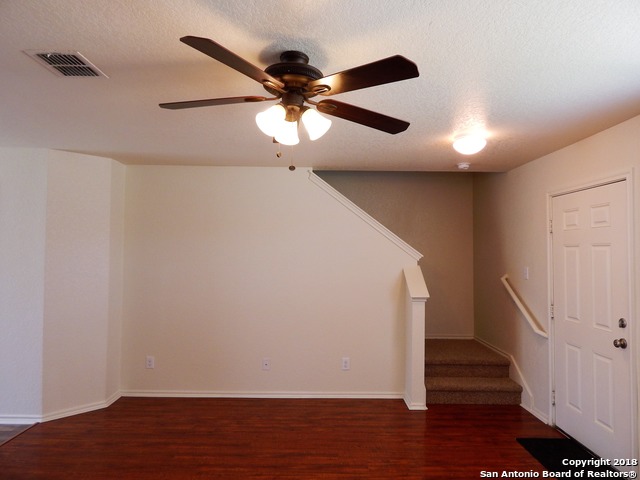 Listing photo id 2 for 407 Orchard Willow