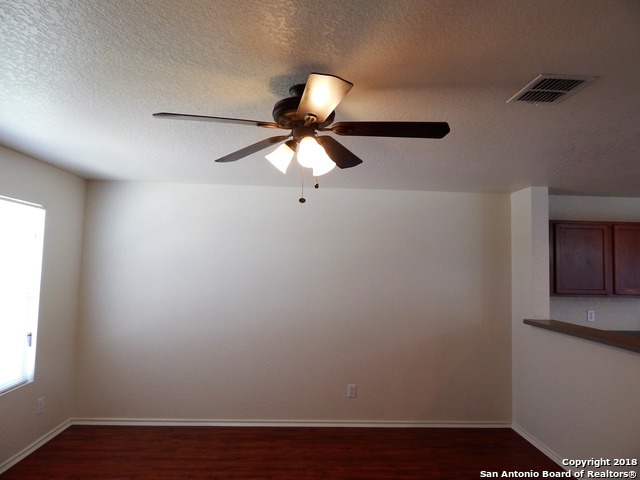 Listing photo id 3 for 407 Orchard Willow