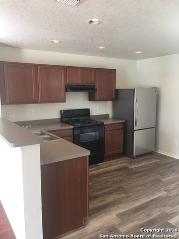 Listing photo id 4 for 407 Orchard Willow