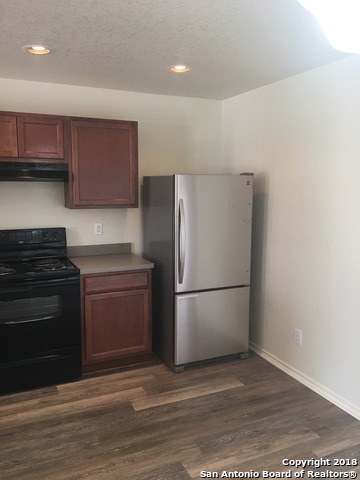 Listing photo id 5 for 407 Orchard Willow