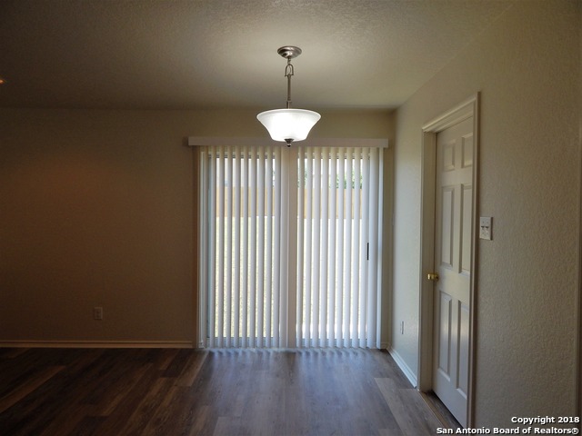 Listing photo id 6 for 407 Orchard Willow