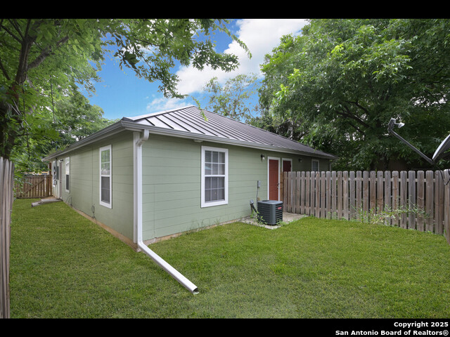 Listing photo id 12 for 1119 Myrtle W B
