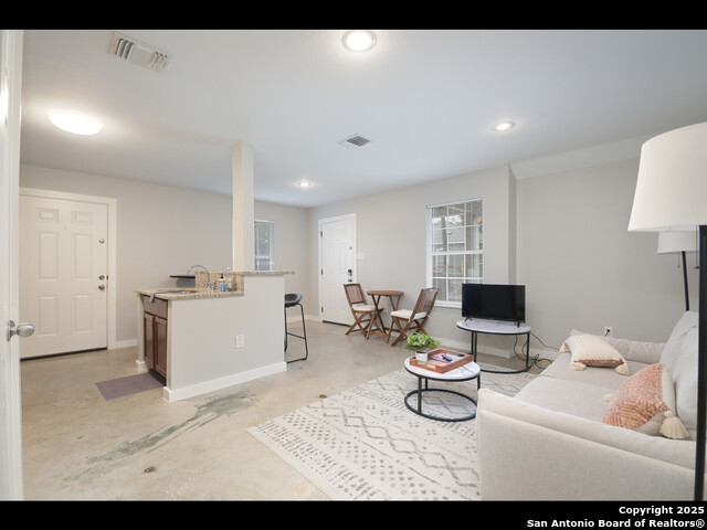 Listing photo id 3 for 1119 Myrtle W B