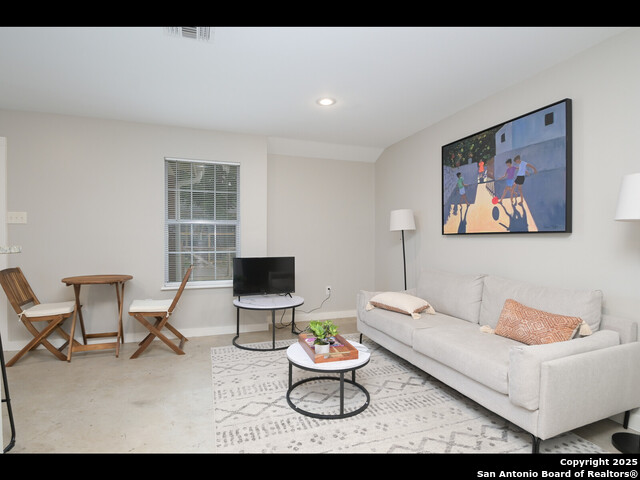 Listing photo id 4 for 1119 Myrtle W B