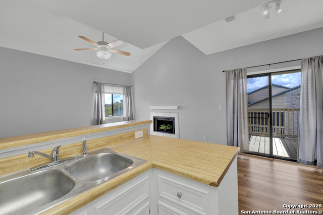 Image 10 of 19 For 1013 Chestnut St D