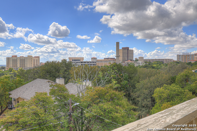 Image 12 of 19 For 1013 Chestnut St D