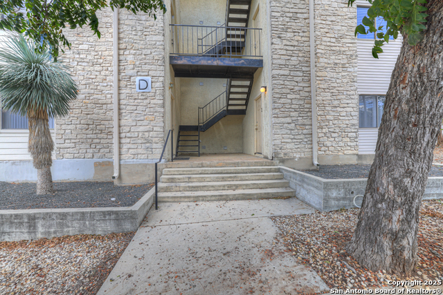 Image 2 of 19 For 1013 Chestnut St D