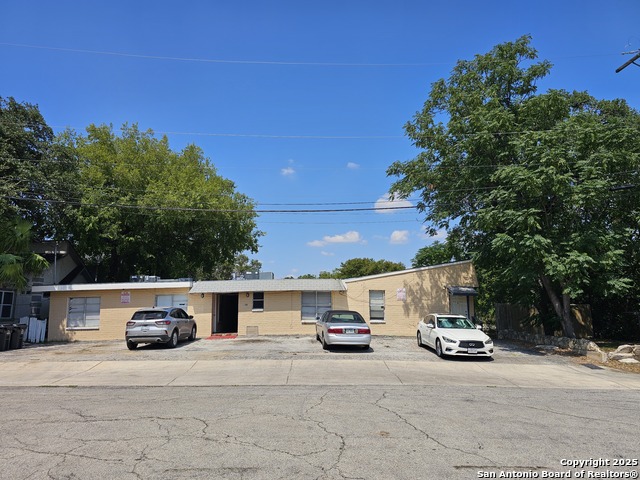 Image 2 of 12 For 153 Baylor E