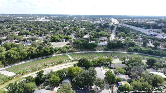 Image 9 of 12 For 153 Baylor E