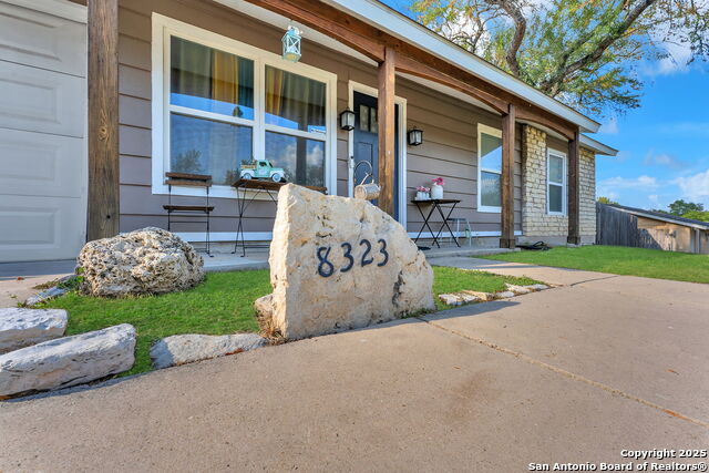 Image 7 of 41 For 8323 White Oak