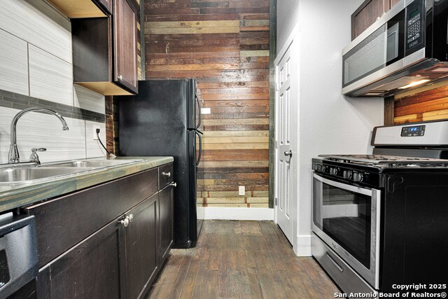 Image 6 of 12 For 121 Howard St  2
