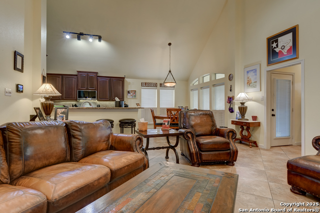 Listing photo id 8 for 27014 Trinity Bend
