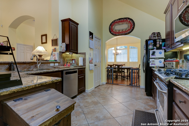Listing photo id 11 for 27014 Trinity Bend