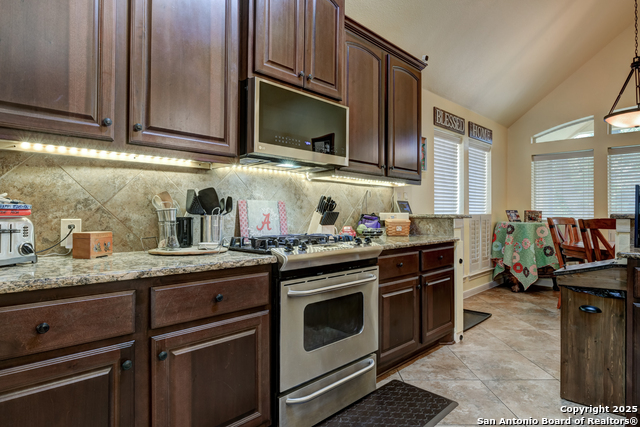 Listing photo id 13 for 27014 Trinity Bend