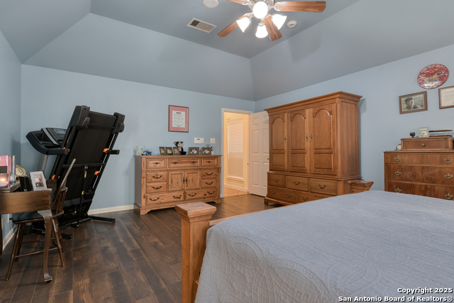 Listing photo id 15 for 27014 Trinity Bend
