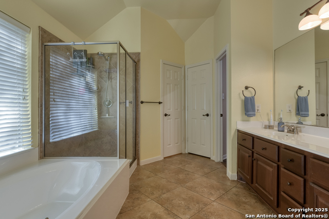 Listing photo id 16 for 27014 Trinity Bend
