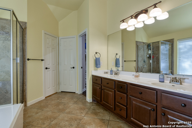 Listing photo id 17 for 27014 Trinity Bend