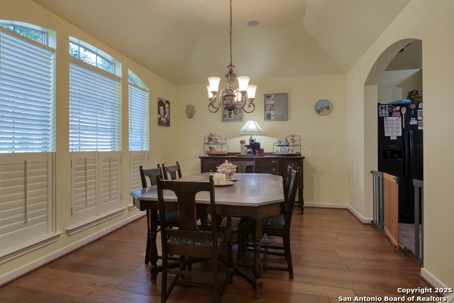 Listing photo id 4 for 27014 Trinity Bend