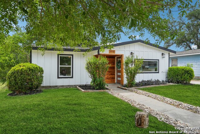 Listing photo id 0 for 1118 Shadwell